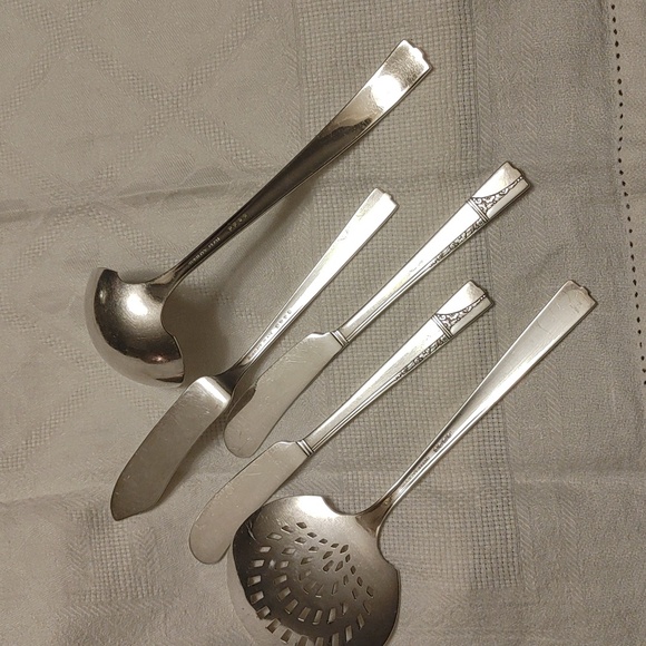 Nobility Caprice Silver Tomato Server, Gravy Ladle, Master Butter, 2 Butter - Picture 4 of 12